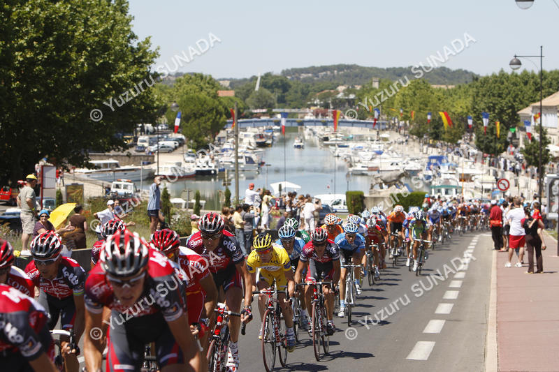 Peloton at Beaucaire002p.jpg